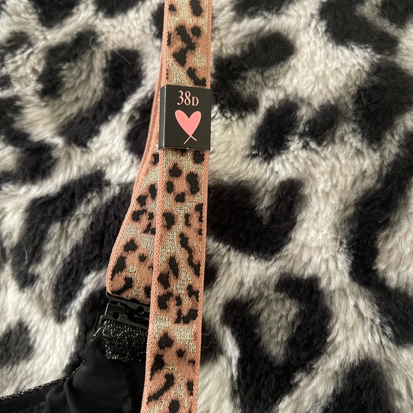 3 brand new Victoria secret push up perfect shape bras size 38D - Picture 9 of 10